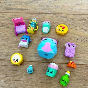Bundle of kid figurines